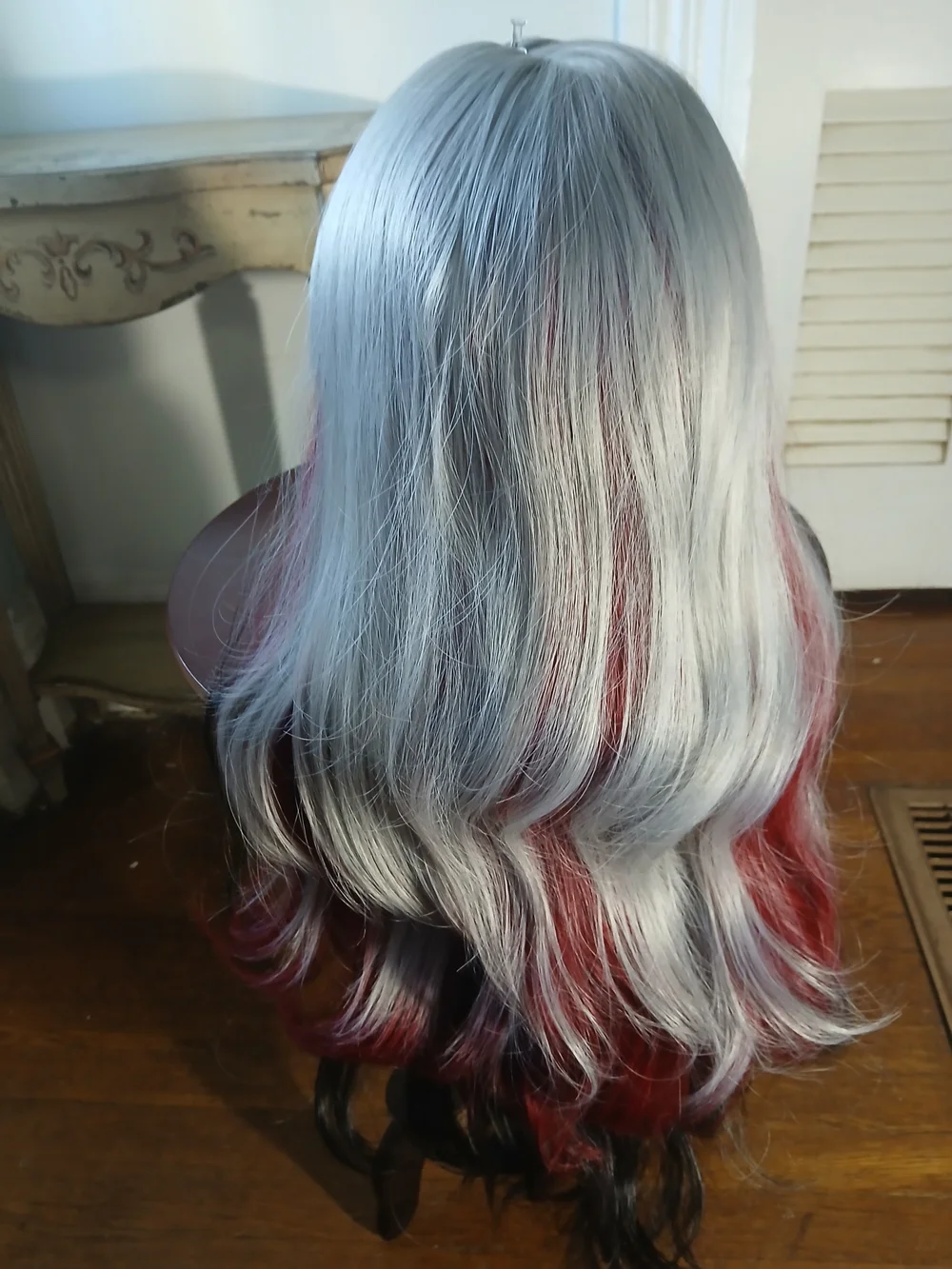Long Wavy Silver, Red & Black Synthetic Wig — Elegant Tri-Color Style